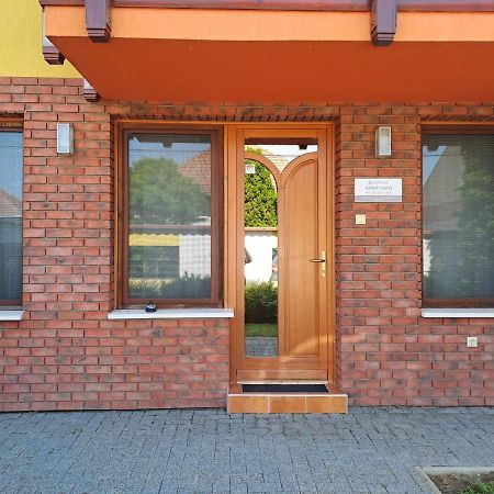 Rozmaring Apartmanok Gyula Buitenkant foto