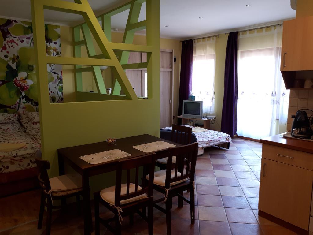 Rozmaring Apartmanok Gyula Buitenkant foto