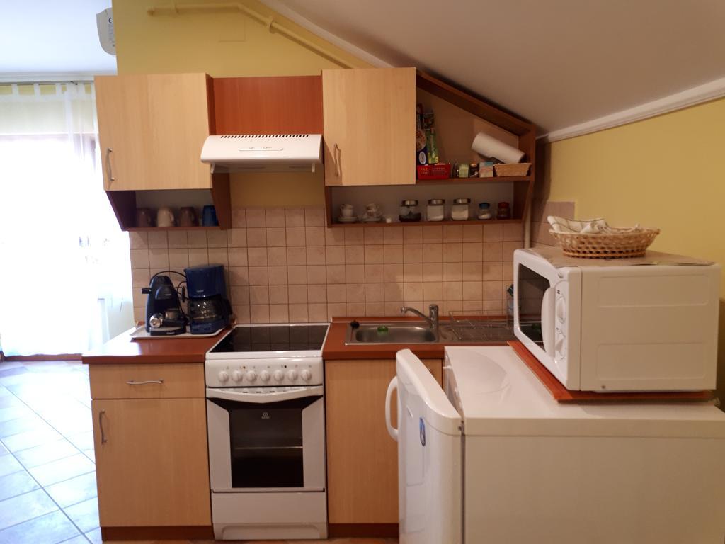Rozmaring Apartmanok Gyula Buitenkant foto