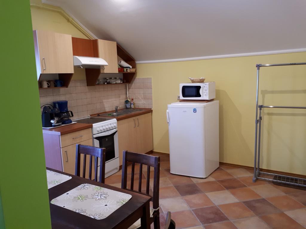 Rozmaring Apartmanok Gyula Buitenkant foto
