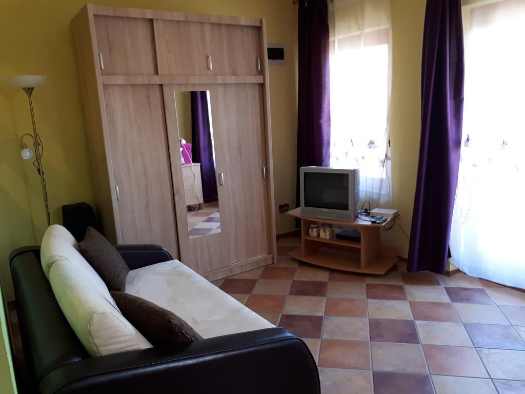 Rozmaring Apartmanok Gyula Buitenkant foto