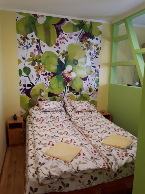 Rozmaring Apartmanok Gyula Buitenkant foto