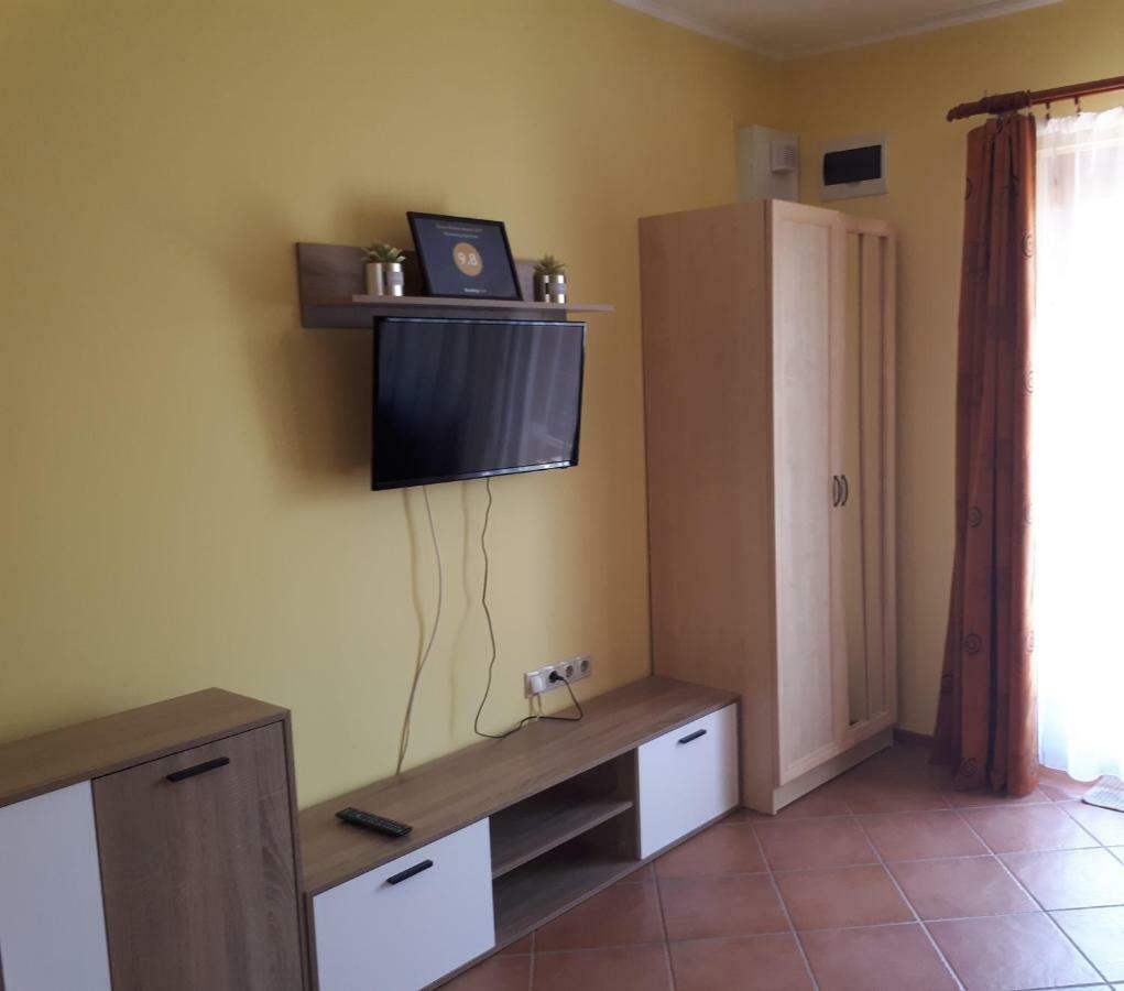 Rozmaring Apartmanok Gyula Buitenkant foto